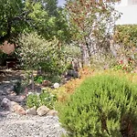 Casa De Flores 1 Plaka (Milos)